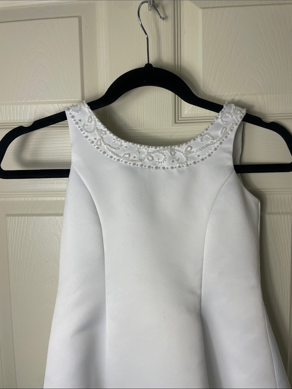 David’s bridal White Sleeveless Flower Girl Dress with Beaded Neckline NWOT - Picture 3 of 8